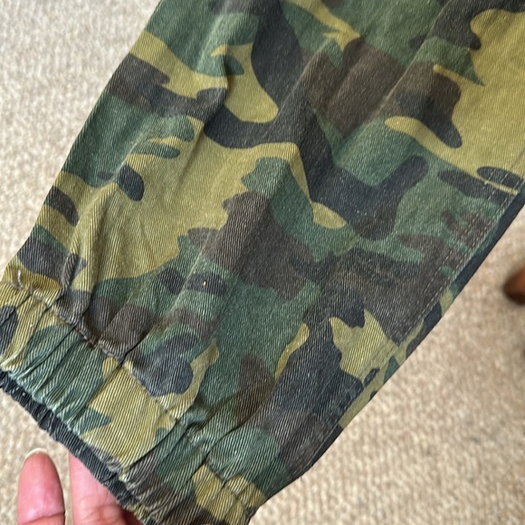 NWT FashionNova Cadet Kim Oversized Camouflage Pants (Medium) - BRAND NEW - Picture 4 of 9